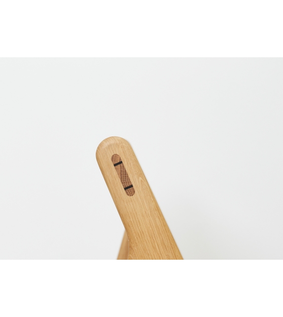 MR01 Initial Gubi Stuhl