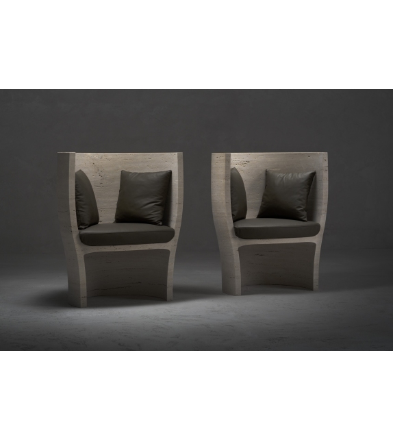 Holly Kreoo Armstuhl