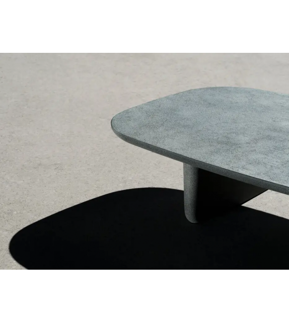 B&B Italia Outdoor Tobi-Ishi Table Basse
