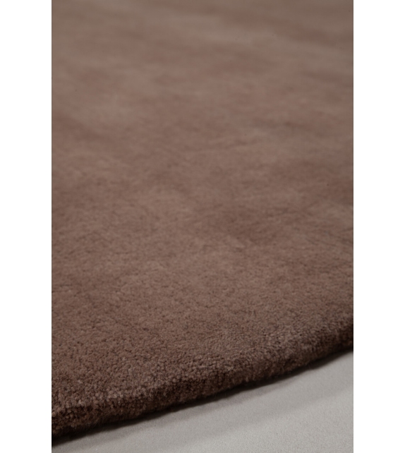 Ciclopi, Roccia Amini Rug