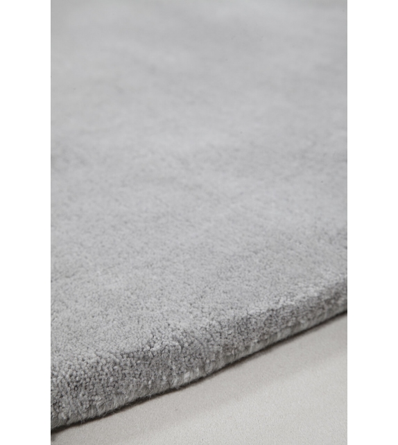 Ciclopi, Roccia Amini Rug