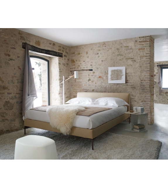 Charles Bett B&B Italia