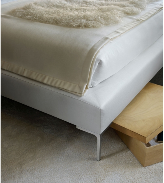 Charles Bett B&B Italia