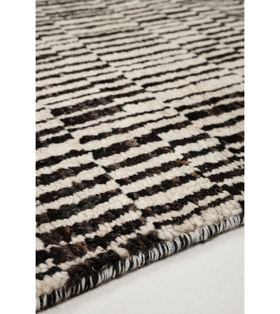 One Of A Kind Amini Alfombra