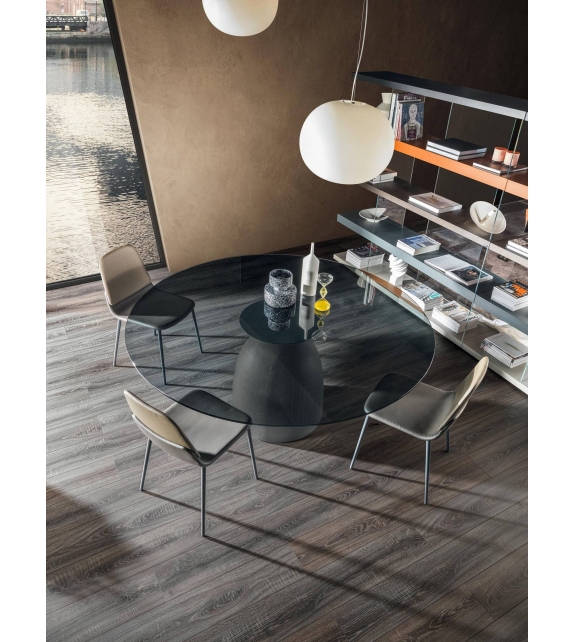 Janeiro Lago Round Table