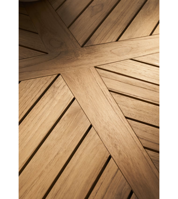 E022 Embrace Carl Hansen & Søn Tisch