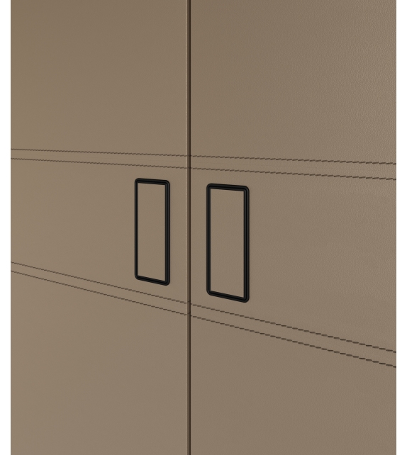 Cinta Dall'Agnese Kleiderschrank