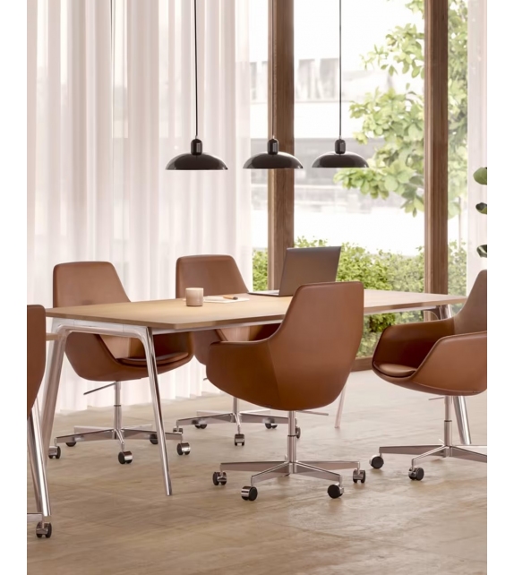 Pluralis™ Fritz Hansen Table