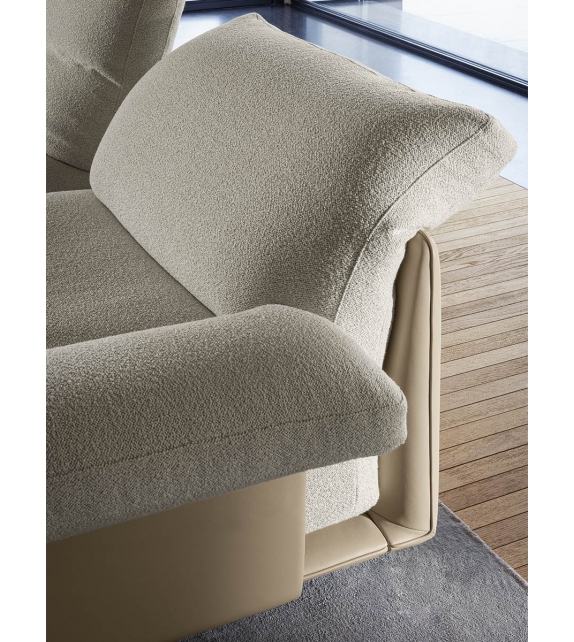 Blisscape Poltrona Frau Sofa