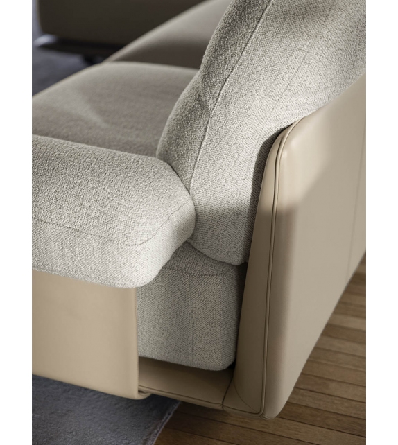 Blisscape Poltrona Frau Sofa