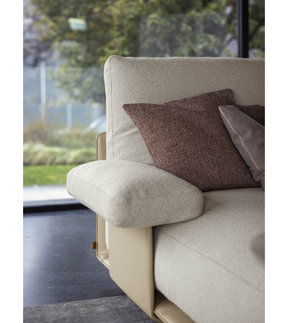Blisscape Poltrona Frau Sofa