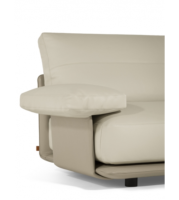 Blisscape Poltrona Frau Sofa