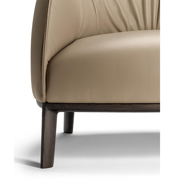 Archibald Poltrona Frau Poltrona con Base in Legno