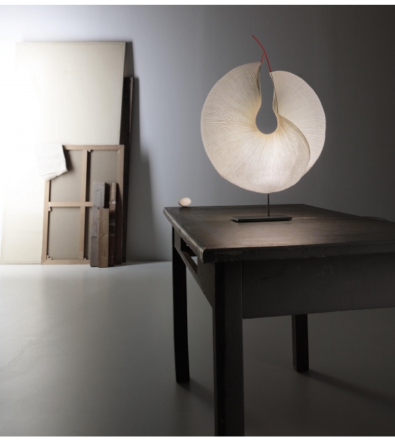 Yoruba Rose Ingo Maurer Tischleuchte