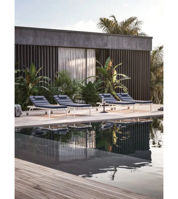 Erica B&B Italia Outdoor Sunlounger