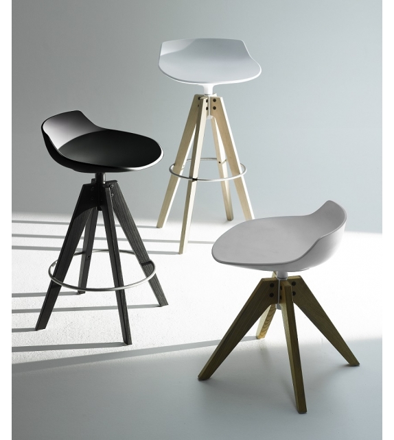 Flow Stool Hocker mit 4 VN Eichenholzbeinen MDF Italia