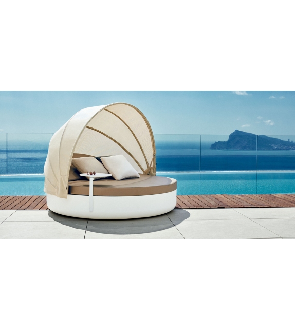 Ulm Vondom Daybed with reclining backrest