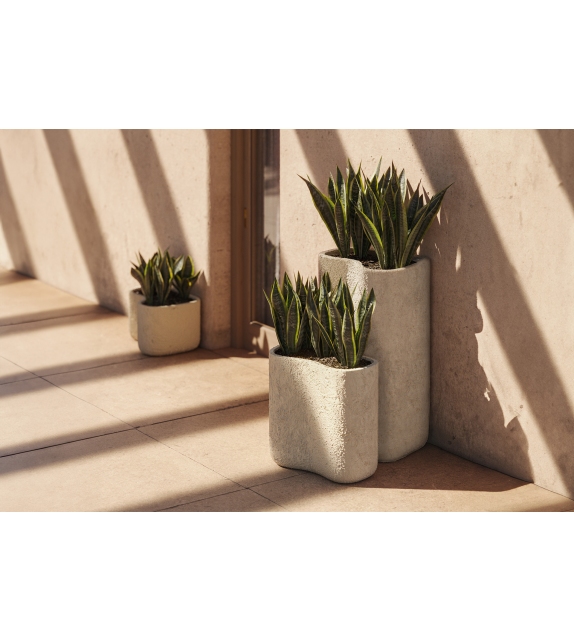 Milos Vondom Planter
