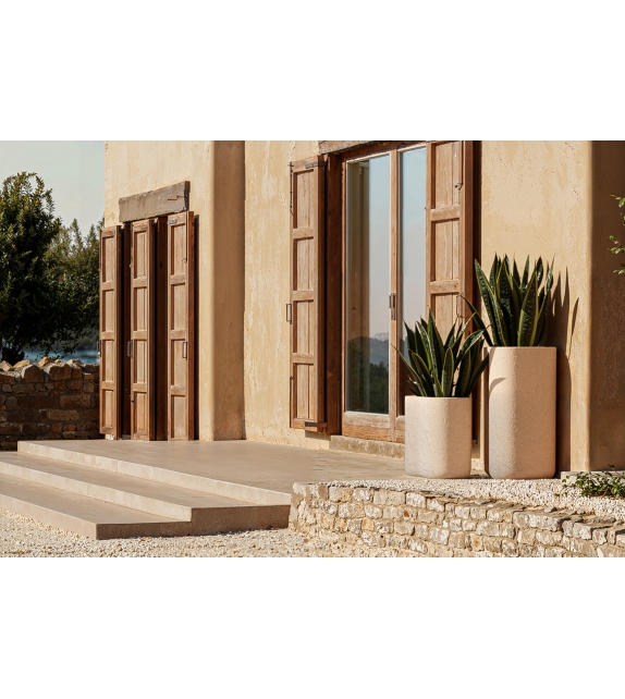 Milos Vondom Planter