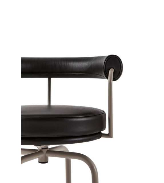 7 Fauteuil Tournant Cassina Small Armchair