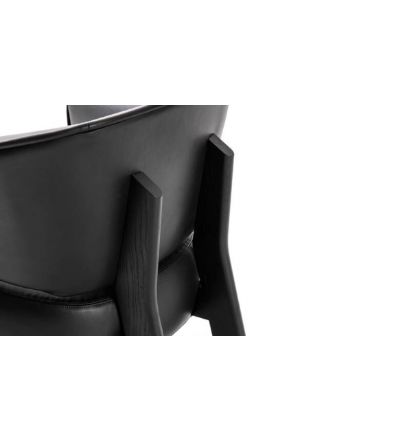 571 Back-Wing Armchair Cassina