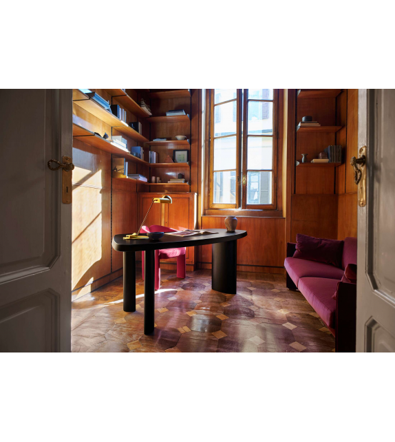 538 Petit Bureau En Forme Libre Table Cassina