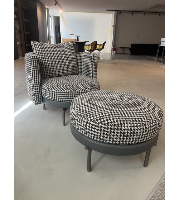 Versandfertig - Torii Sessel mit Hocker Minotti