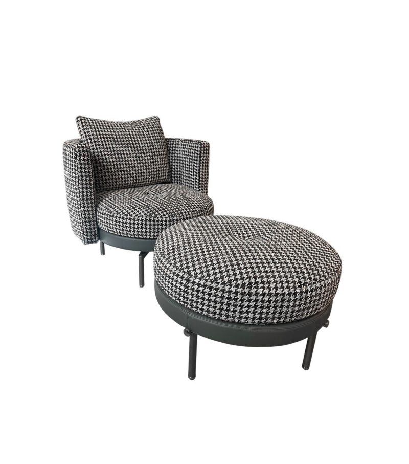 Prêt pour l'expédition - Torii Fauteuil avec Pouf Minotti