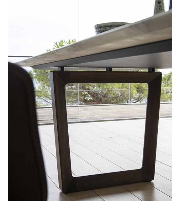 Bolero Poltrona Frau Tavolo con Piano in Marmo