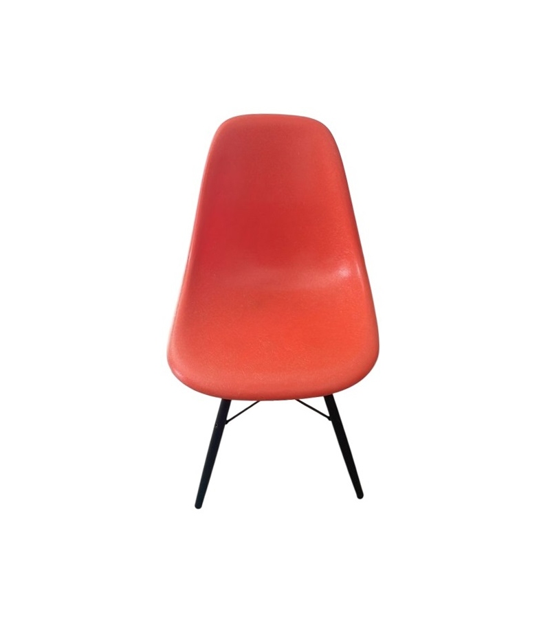 Ready for shipping - Eames Fiberglass Chair DSW Vitra