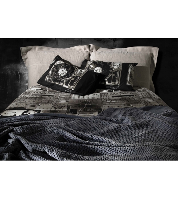 Nebula Five Bed Diesel with Moroso