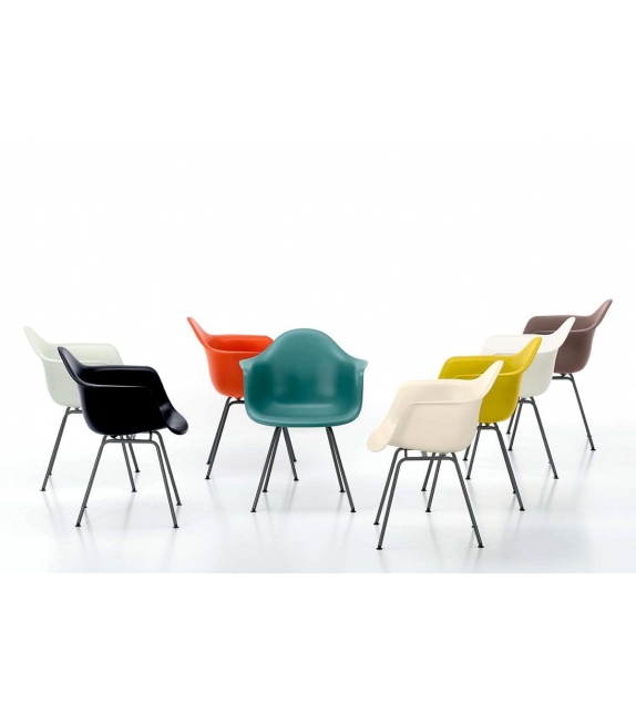 Eames Plastic Armchair DAX Vitra
