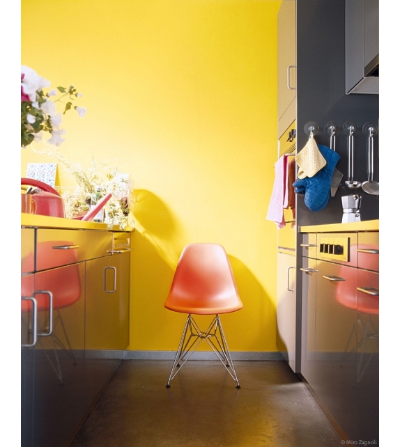 Eames plastic side chair DSR