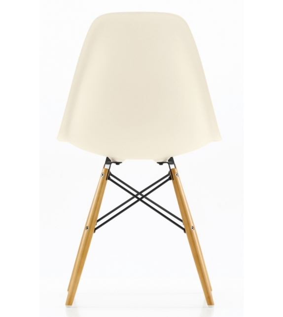 Eames plastic side chair DSW