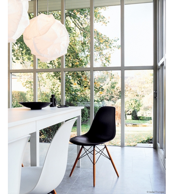 Eames plastic side chair DSW