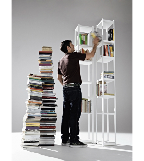 Singles Horm Bookcase