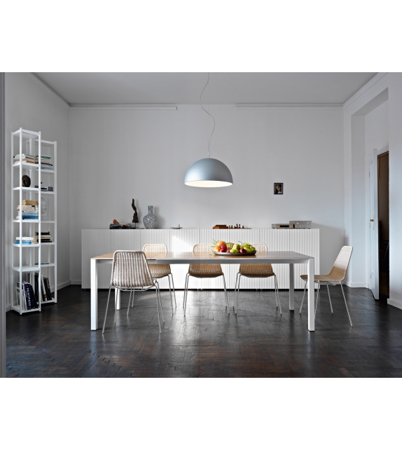 Singles Horm Bücherregal