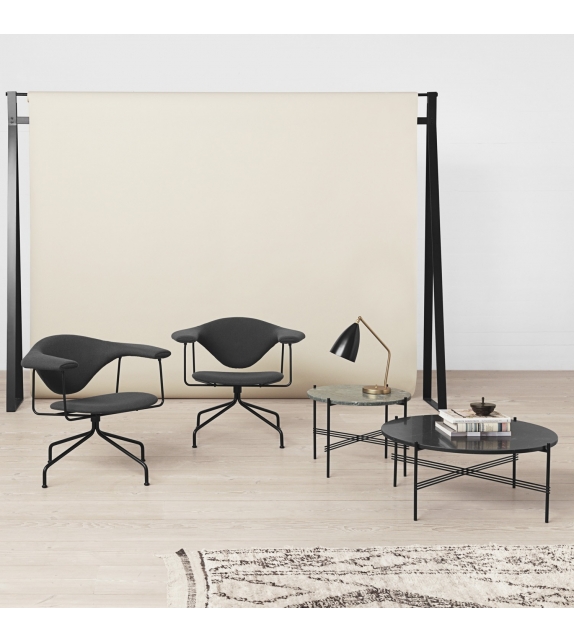 Masculo Lounge Gubi Chaise avec Base Pivotante