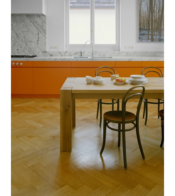 TA04 Bigfoot™ E15 Table