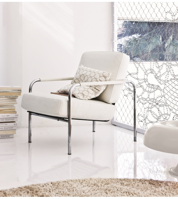 852 Susanna Zanotta Petit Fauteuil