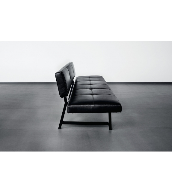 Foster 510 Walter Knoll Bench