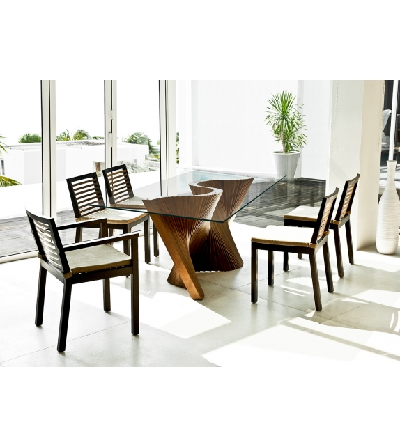 Wave Kenneth Cobonpue Tisch