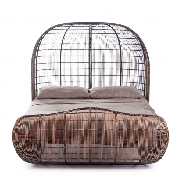 Voyage Kenneth Cobonpue Bed