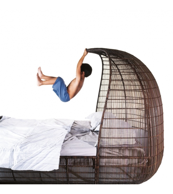 Voyage Kenneth Cobonpue Bed