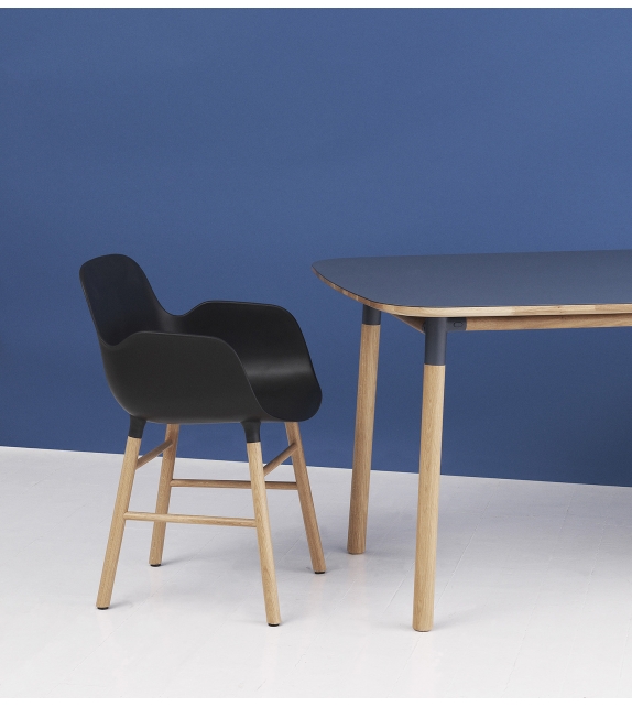 Form Normann Copenhagen Sessel mit Holzbeine