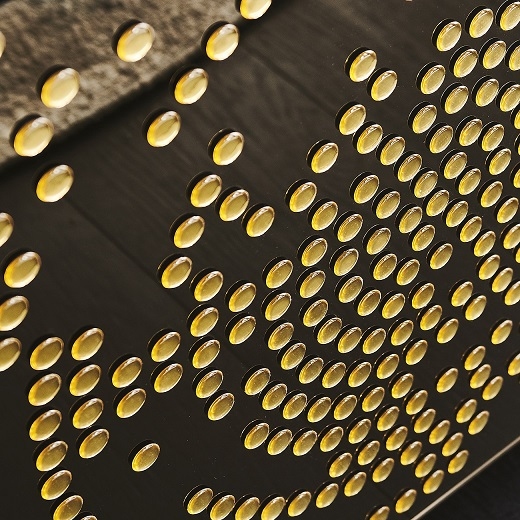 bronzo con decori colore oro